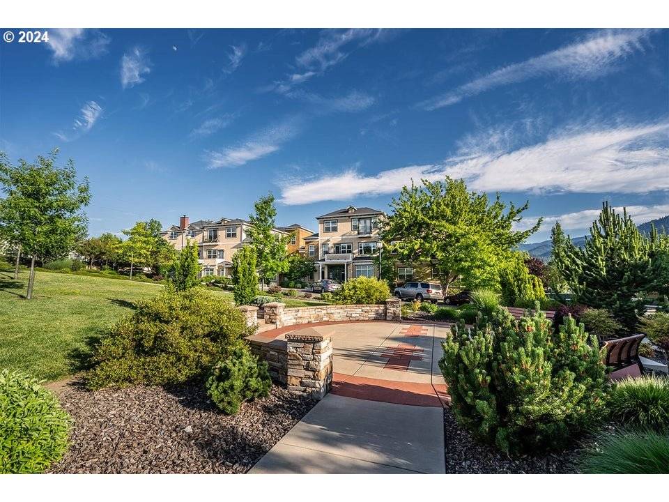 Ashland, OR 97520,622 FAIR OAKS CT