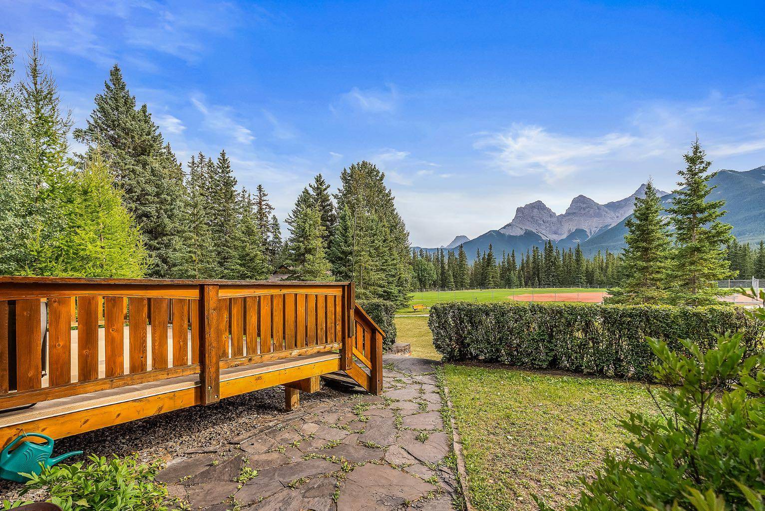 Canmore, AB T1W 3B8,521 1st ST