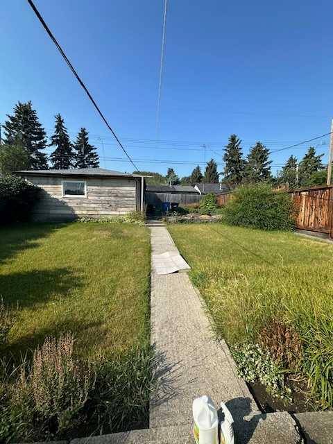 Calgary, AB T3B1R9,8831 34 AVE NW