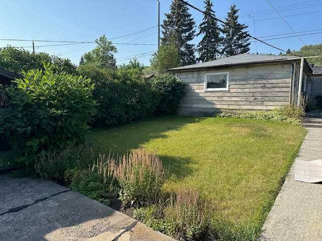 Calgary, AB T3B1R9,8831 34 AVE NW