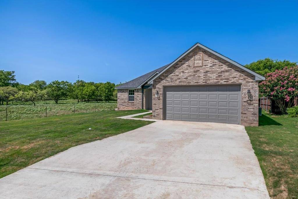 Rio Vista, TX 76093,401 Mesquite Drive