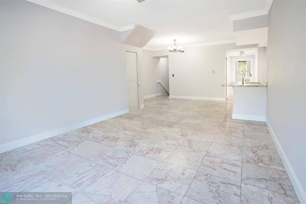 Coral Springs, FL 33067,5860 W Sample Rd  #204