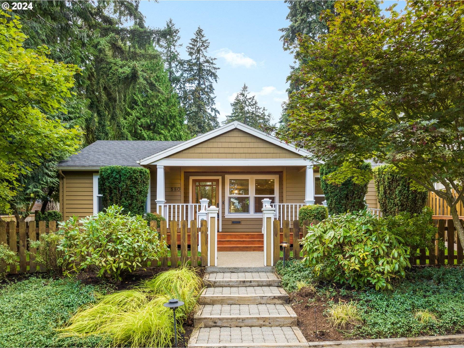 Lake Oswego, OR 97034,580 8TH ST