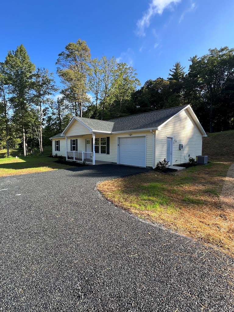 Fancy Gap, VA 24328,106 Rhododendron Ln