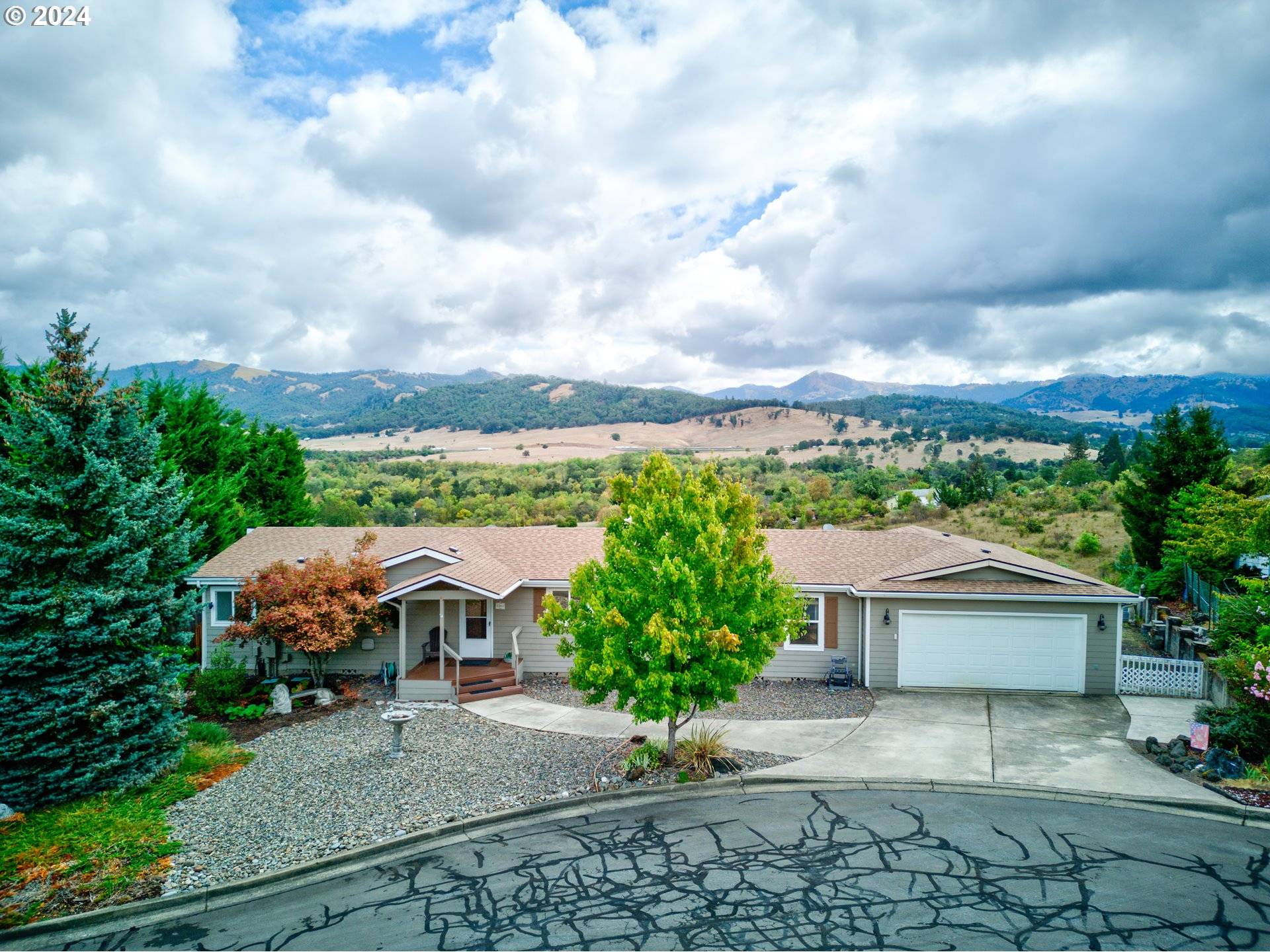 Roseburg, OR 97471,130 CLOUDCREST CT