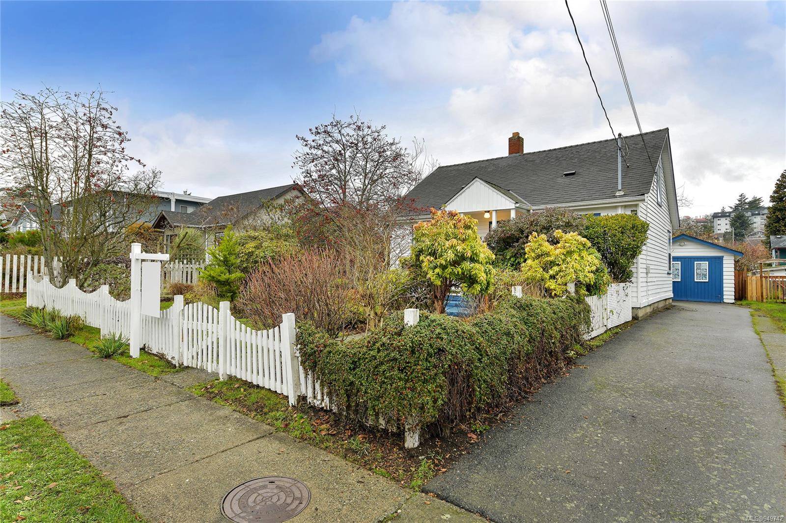 Esquimalt, BC V9A 5E2,528 PARADISE St