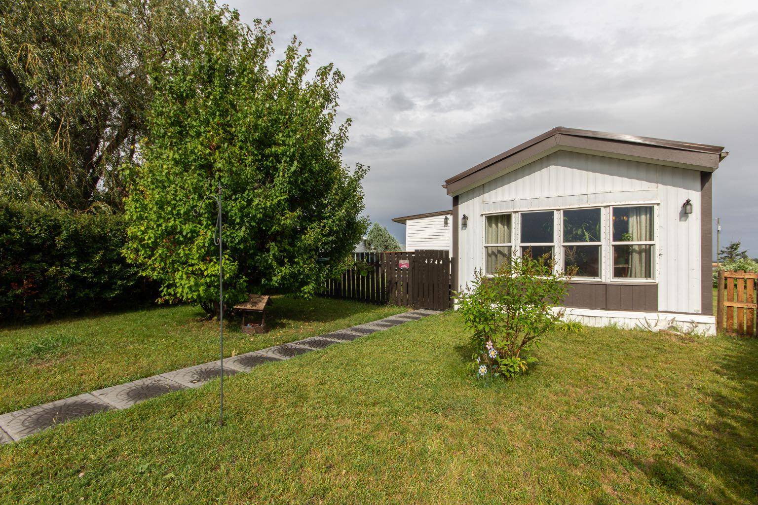 Innisfail, AB T4G 1J7,4744 41 Street Crescent