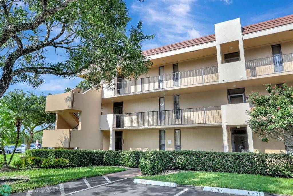 Pompano Beach, FL 33063,6124 Coral Lake Dr  #212