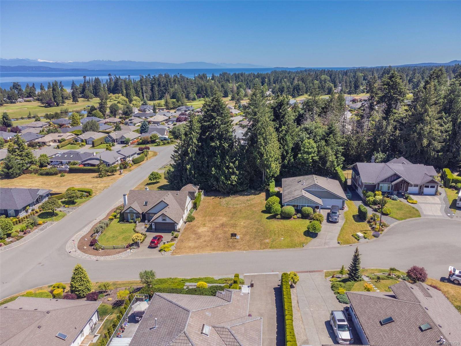 Qualicum Beach, BC V9K 2J9,530 Sandwedge Close