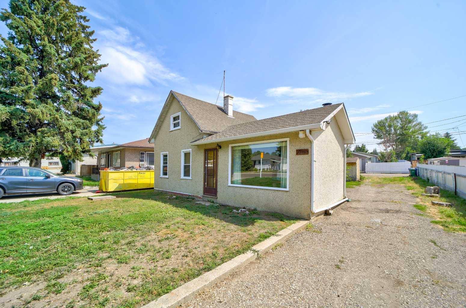 Coaldale, AB T1M 1E1,2223 15 ST