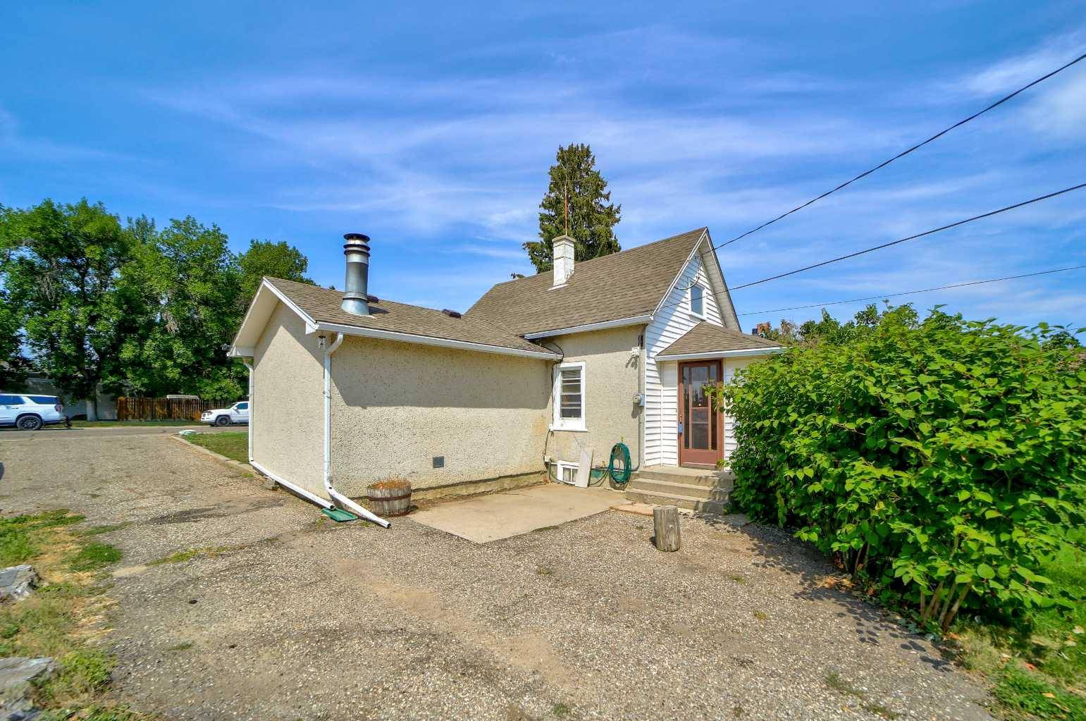 Coaldale, AB T1M 1E1,2223 15 ST