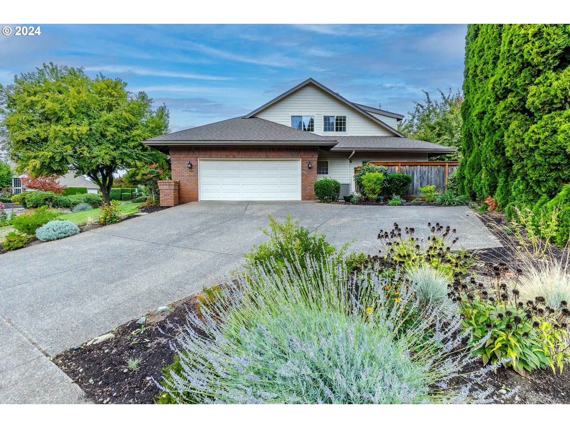 Eugene, OR 97401,1595 REGENCY DR