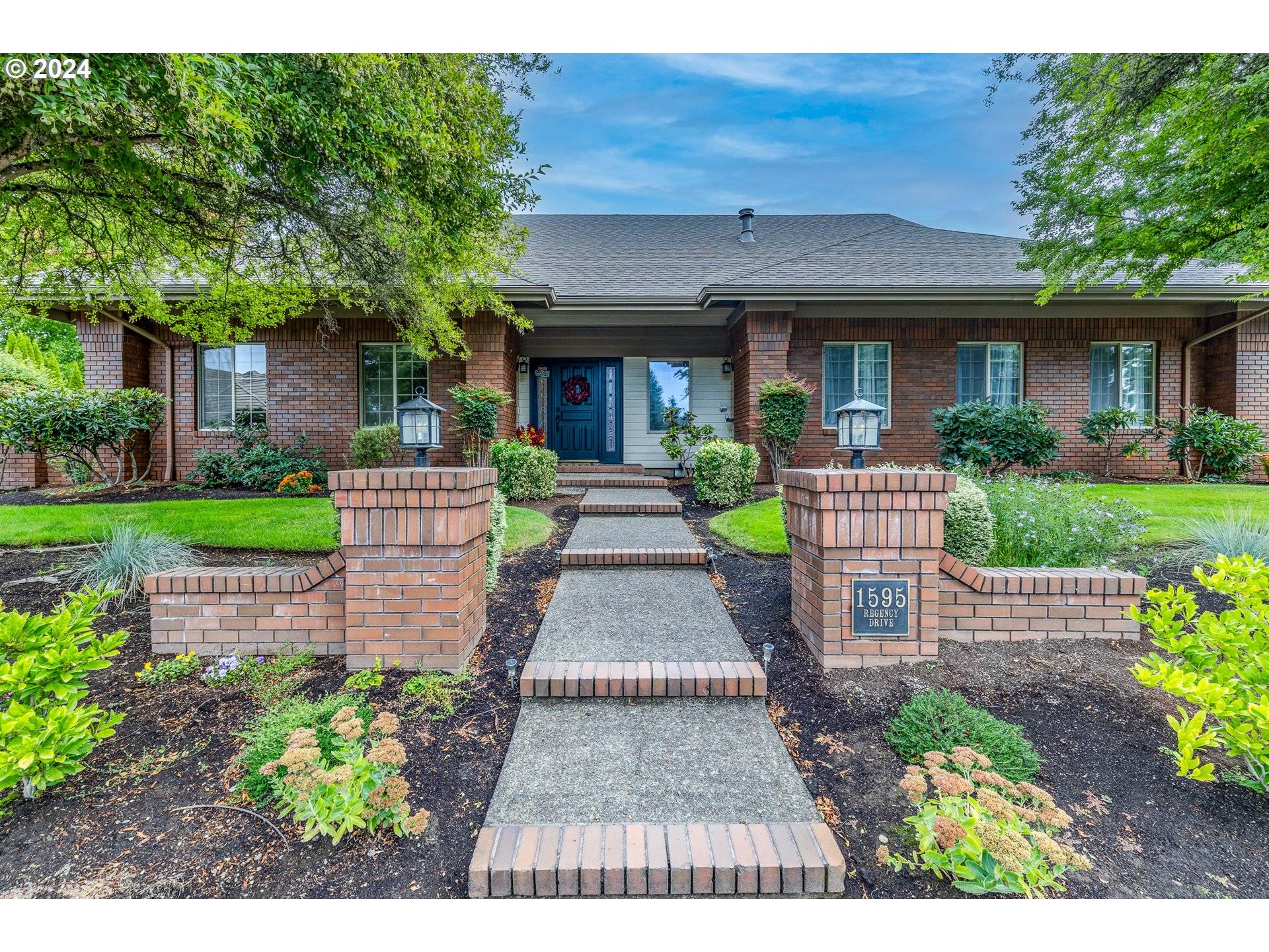 Eugene, OR 97401,1595 REGENCY DR