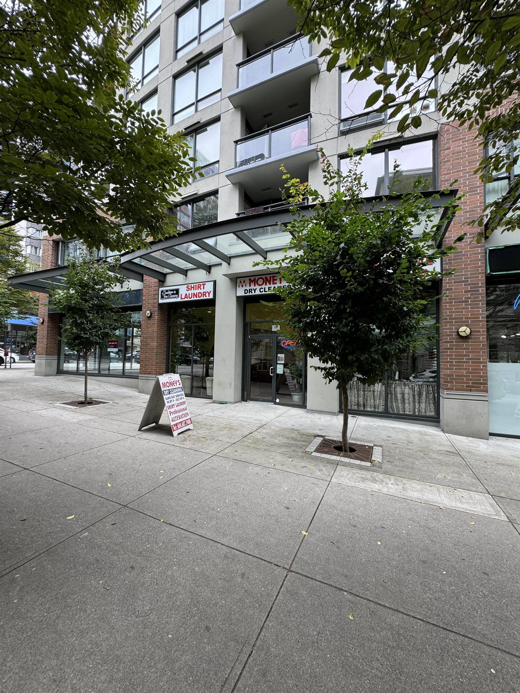 Vancouver, BC V6B 5H7,585 HELMCKEN STREET