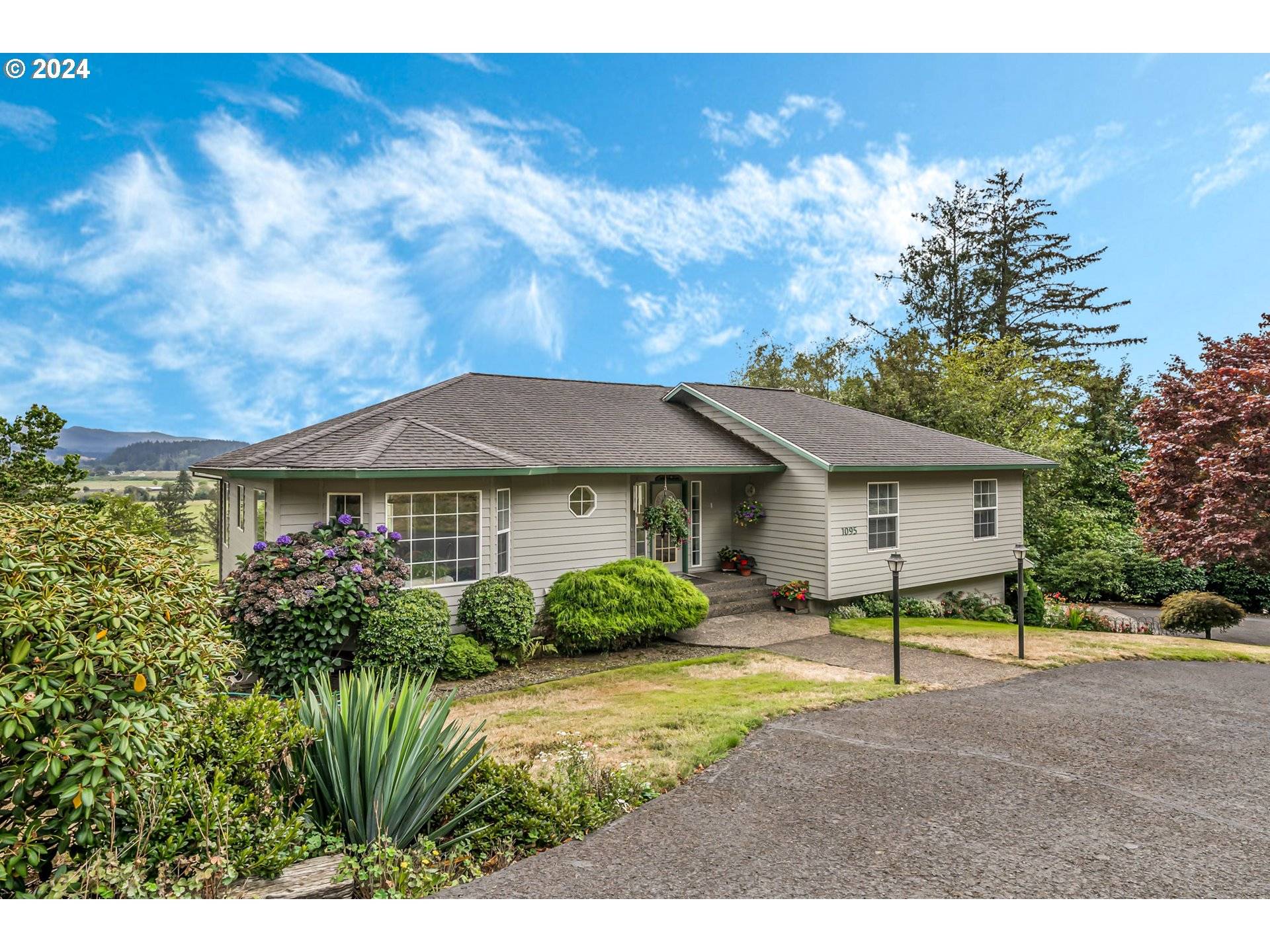 Tillamook, OR 97141,1095 Hollyridge DR