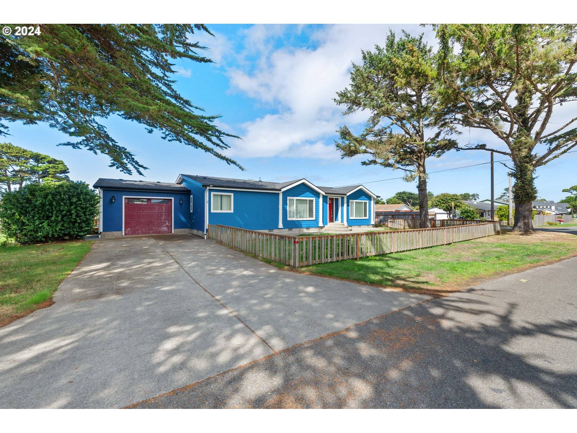 Bandon, OR 97411,815 10TH ST