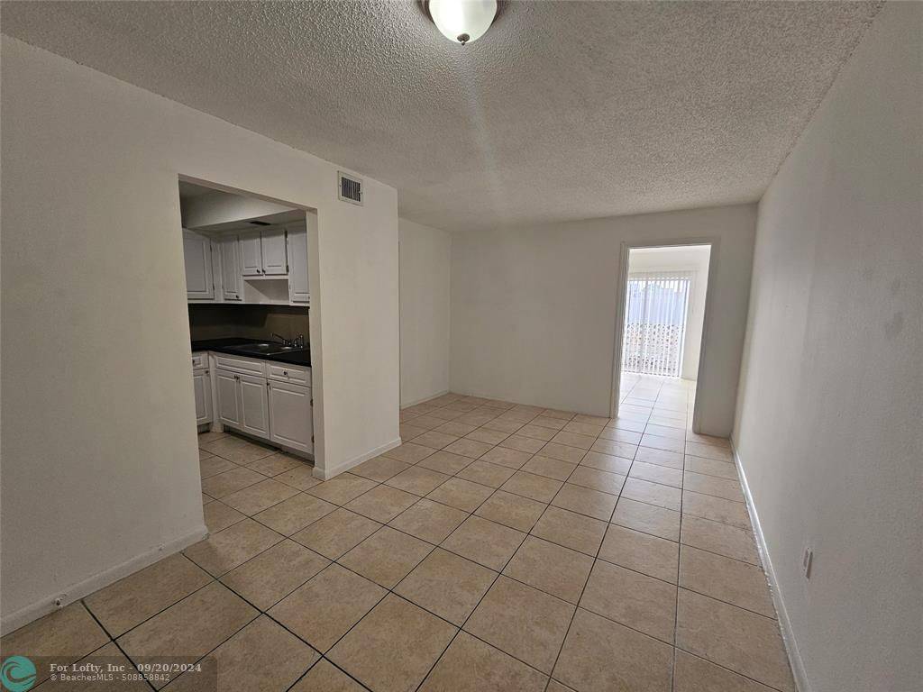 Lauderdale Lakes, FL 33311,3610 NW 21st St  #206