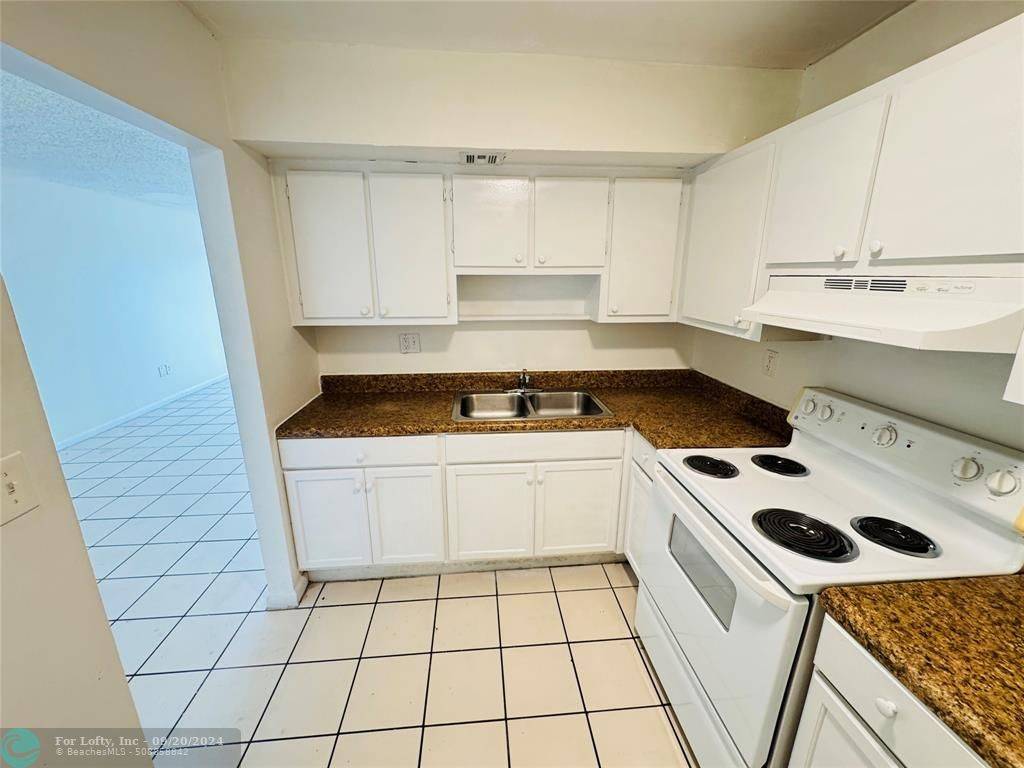 Lauderdale Lakes, FL 33311,3610 NW 21st St  #205