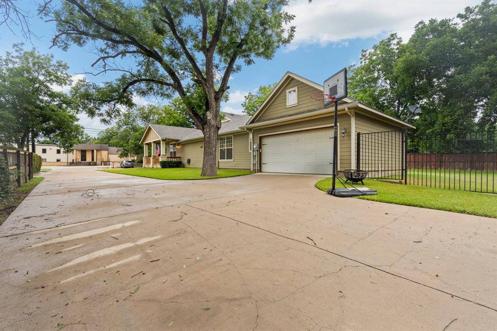 Grandview, TX 76050,303 S 4th Street