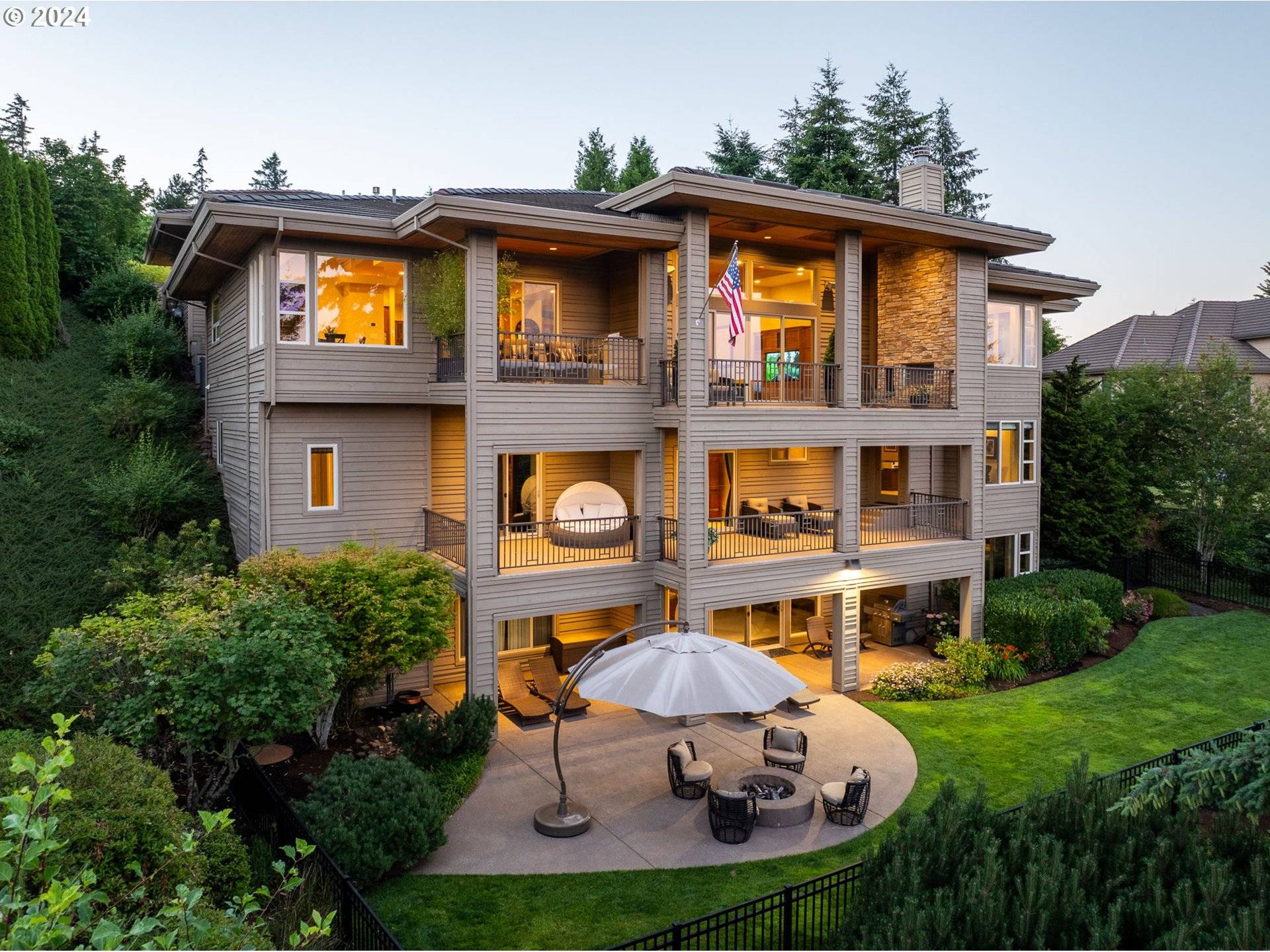 Lake Oswego, OR 97034,18218 MEADOWLARK LN