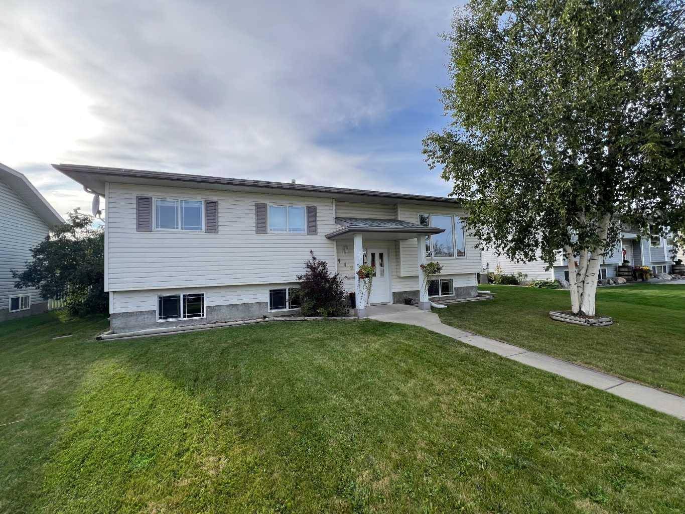 Hinton, AB T7V 1A3,449 Boutin AVE