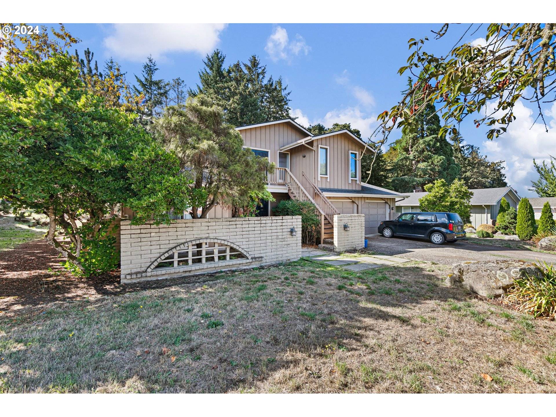 Eugene, OR 97401,1910 RIDGEWAY DR