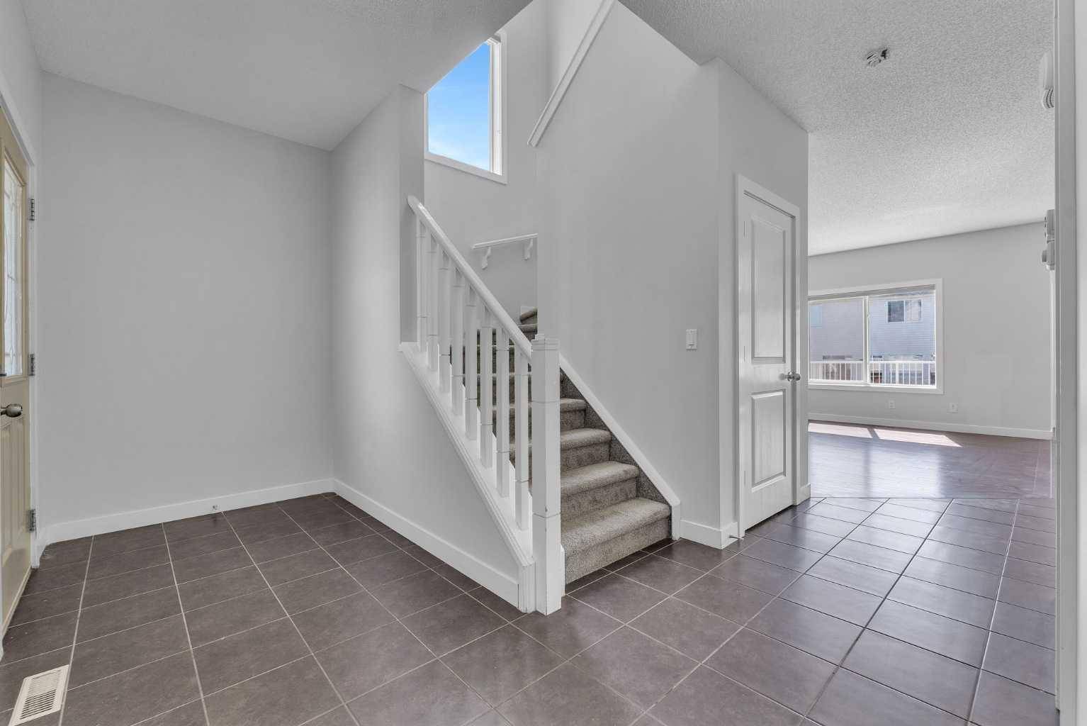 Calgary, AB T3N 0C9,35 Skyview Shores CT NE