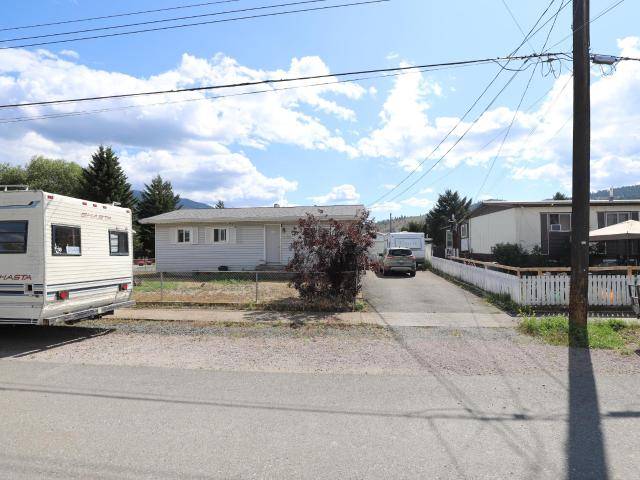2128 CLAPPERTON AVE, Merritt, BC V1K 1B8