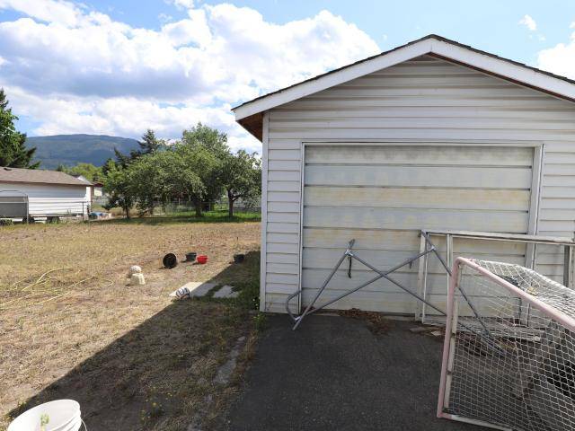 2128 CLAPPERTON AVE, Merritt, BC V1K 1B8