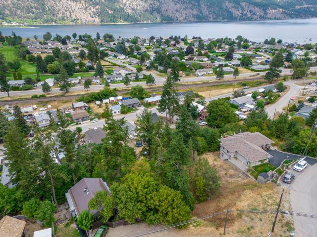 1052 MONTGOMERY PLACE, Chase, BC V0E 1M0