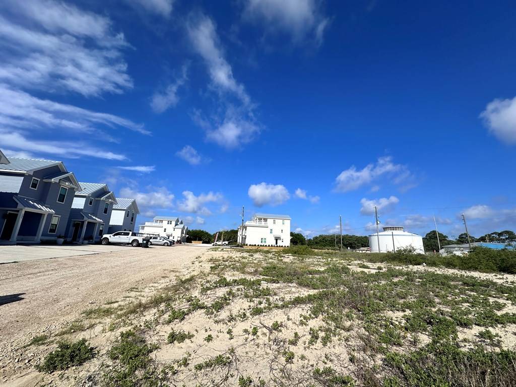 St. George Island, FL 32328,128 W Pine Ave