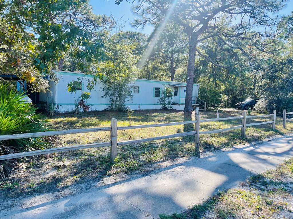 Carrabelle, FL 32322,501 NW Ave K