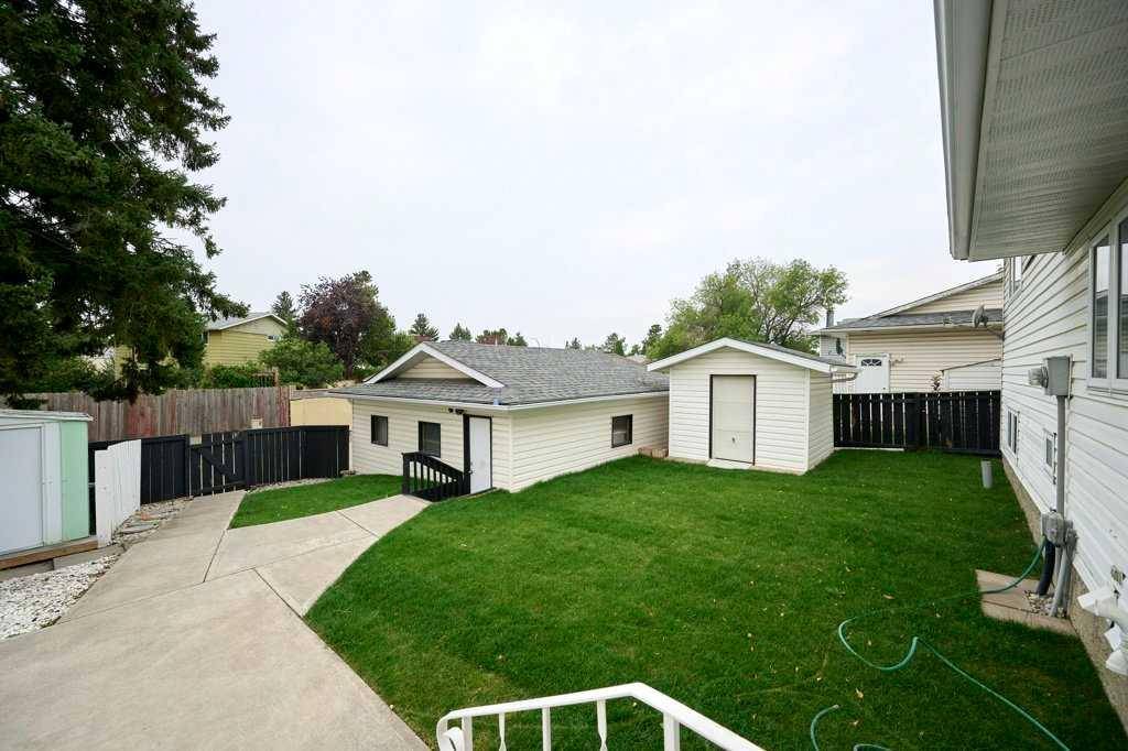 Calgary, AB T1Y 1V8,115 Pineside PL NE