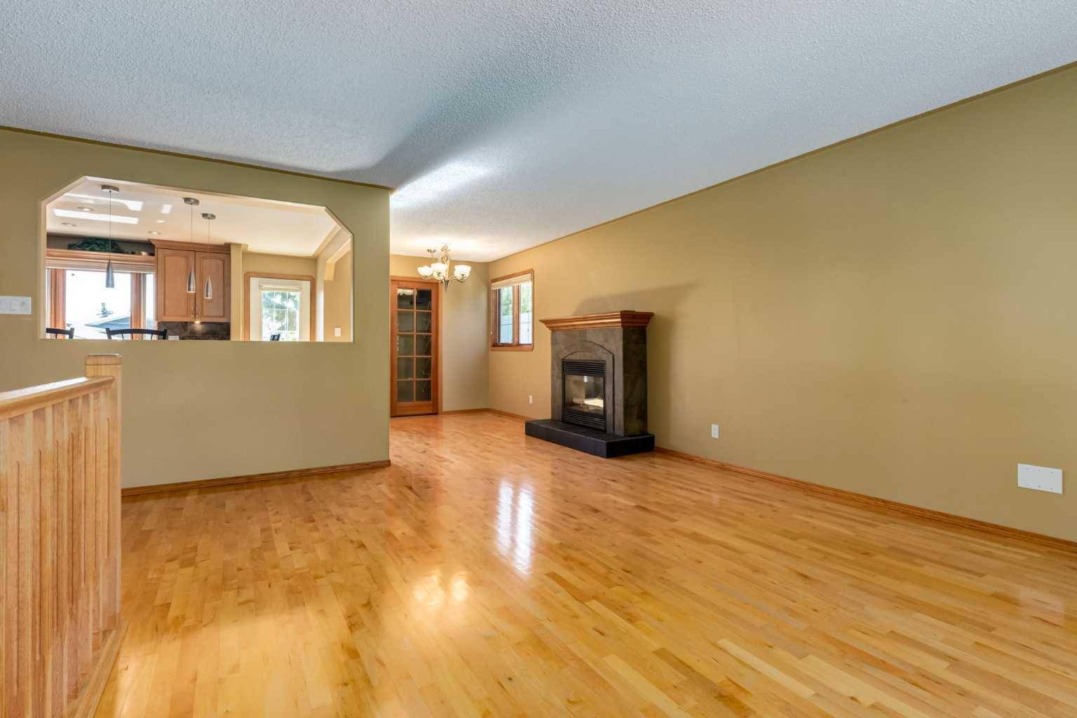 Calgary, AB T2K 5M3,1320 56 AVE NW