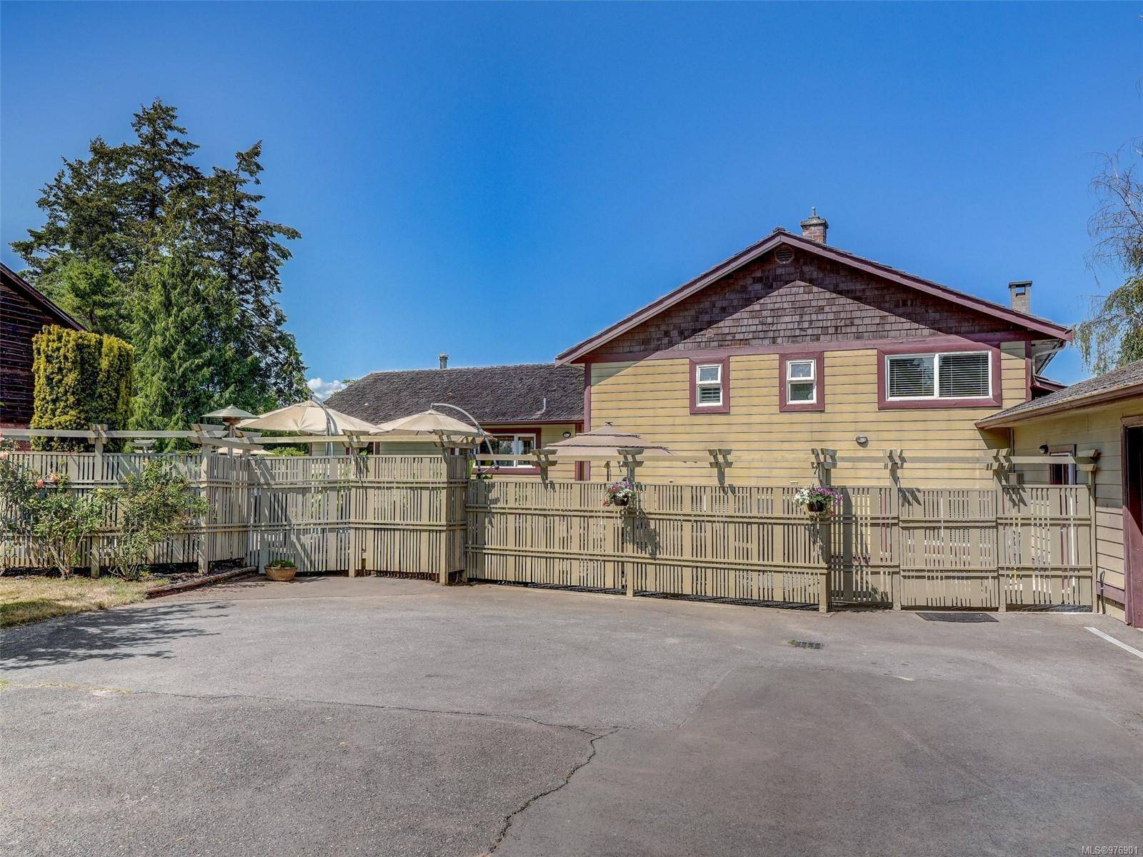 Central Saanich, BC V0S 1M0,2606 James Island Rd