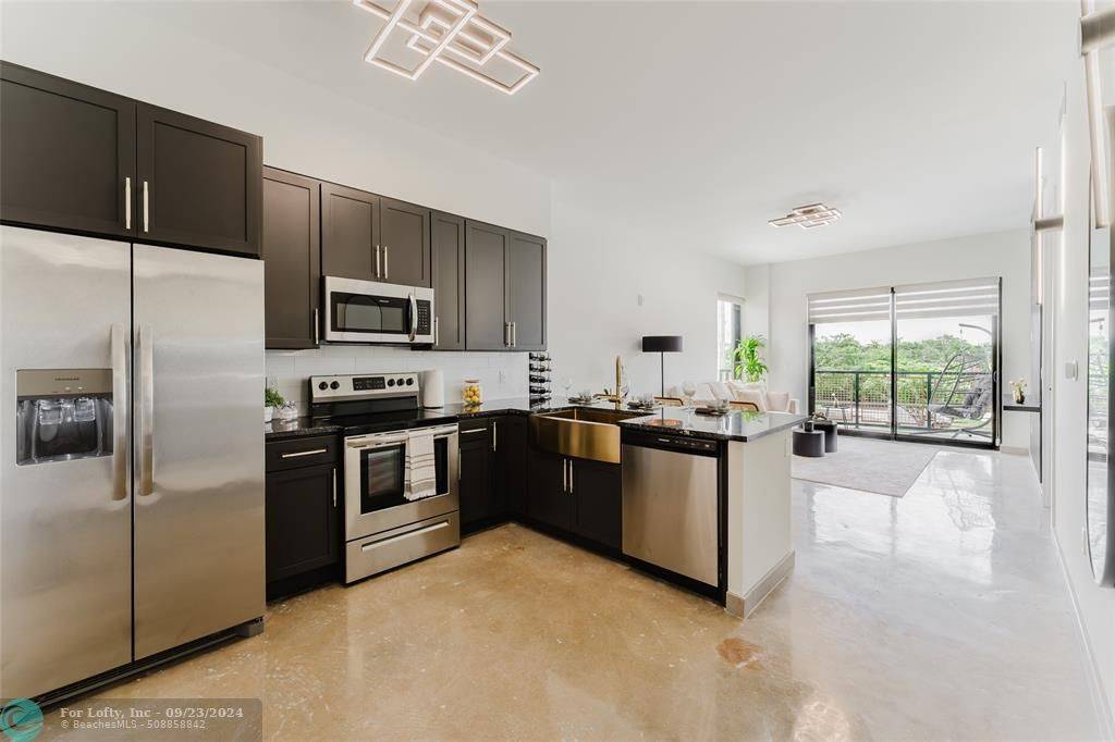 Dania Beach, FL 33312,2750 Griffin Rd  #305