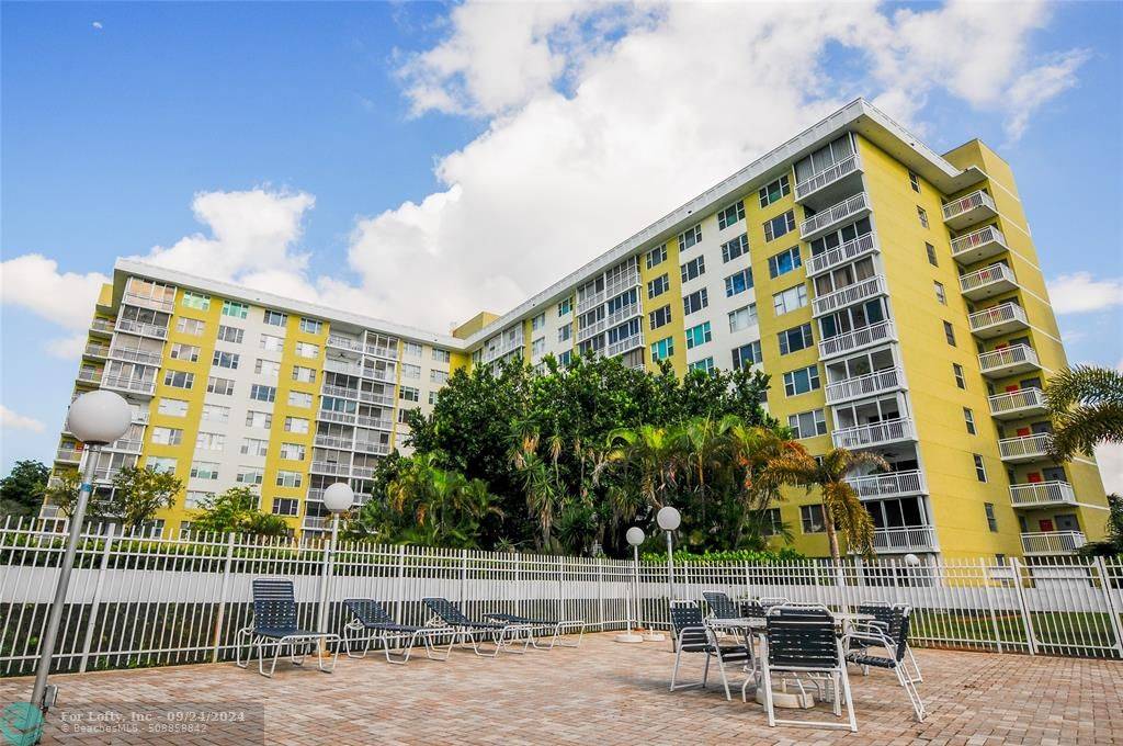 Hollywood, FL 33021,4400 Hillcrest Dr  #604A