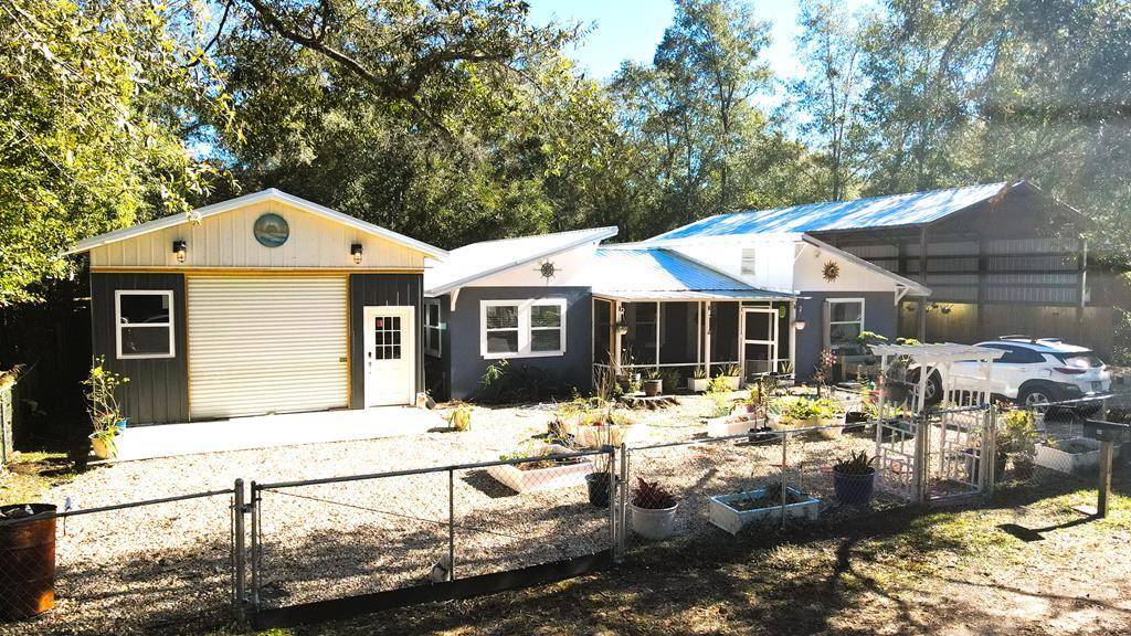 Carrabelle, FL 32322,814 NW 2nd St