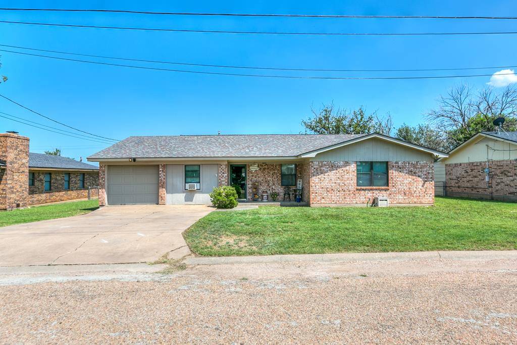 Ballinger, TX 76821,1007 Ave D