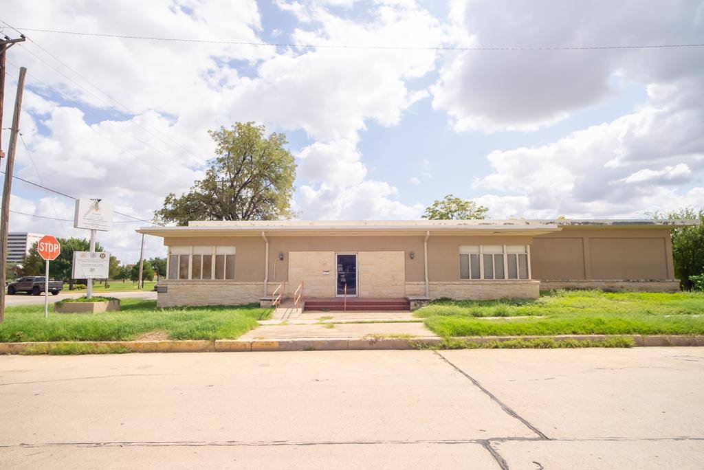 San Angelo, TX 76903,135 E Twohig Ave