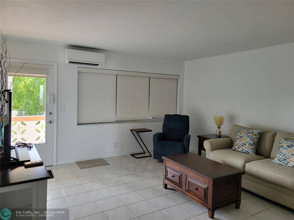 Hallandale Beach, FL 33009,900 SW 10th Ter  #18S