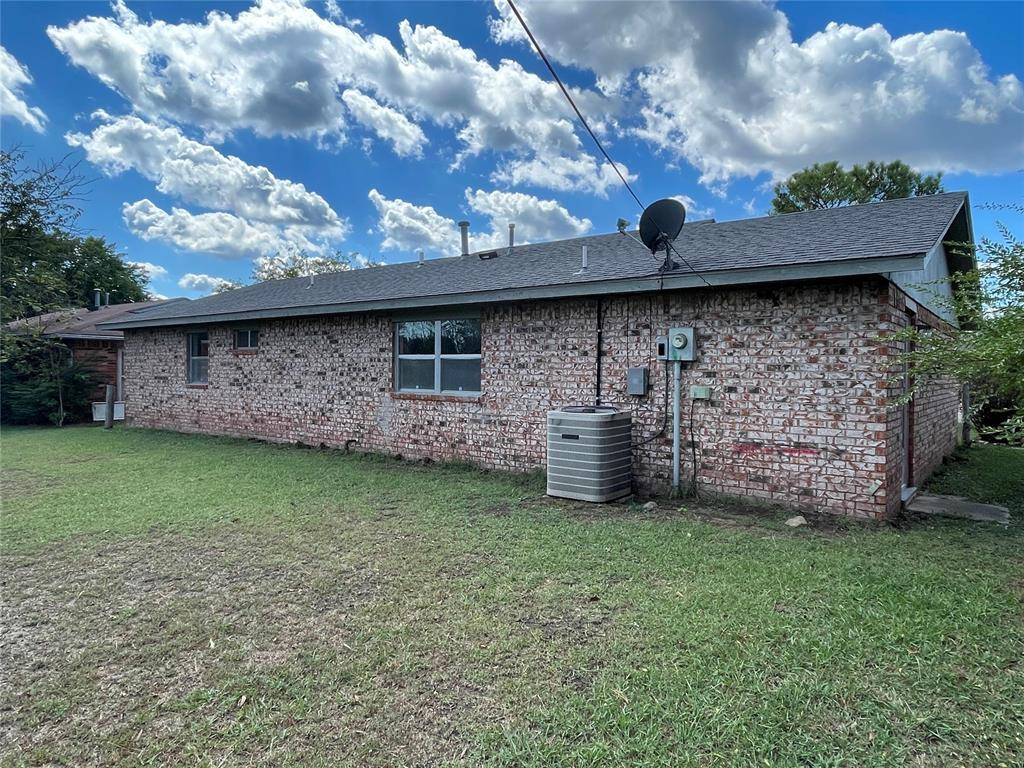 Holdenville, OK 74848,108 Lou Drive