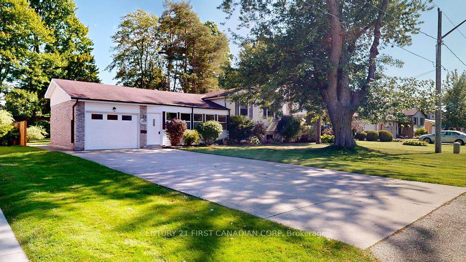 Minto, ON N0G 1Z0,27 ADELAIDE ST