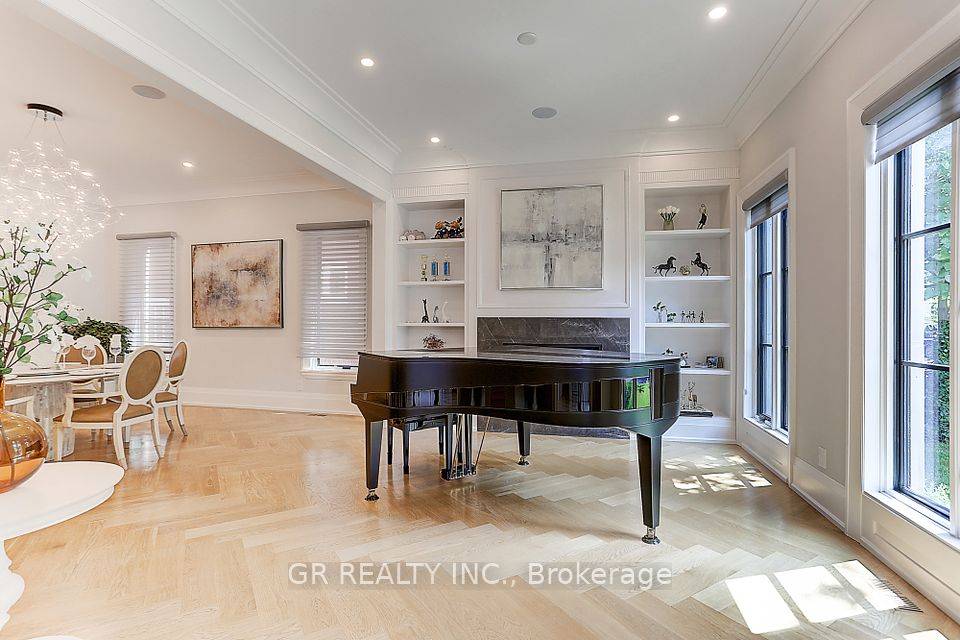 Toronto C03, ON M5P 1W5,20 Elderwood DR