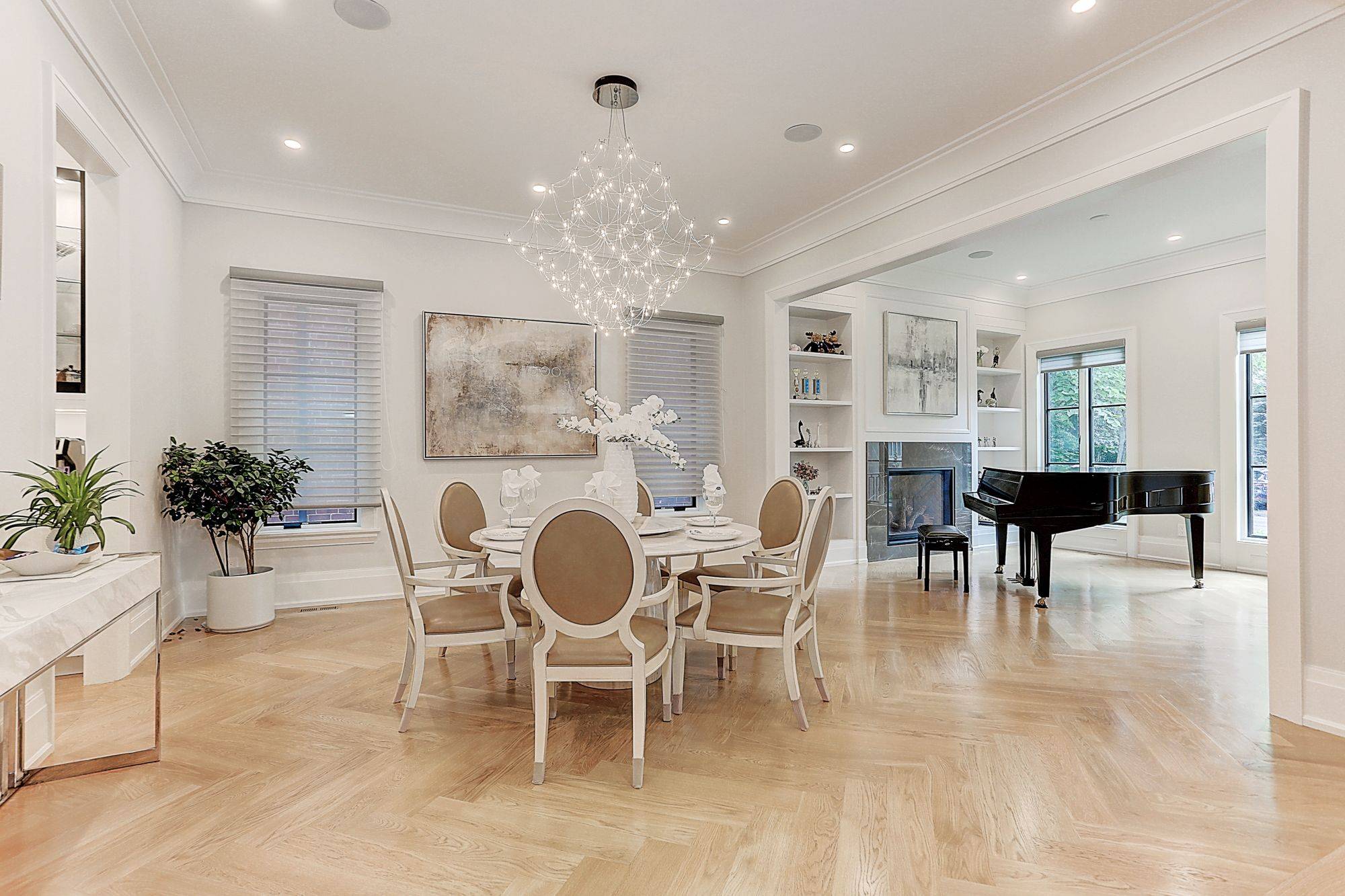 Toronto C03, ON M5P 1W5,20 Elderwood DR