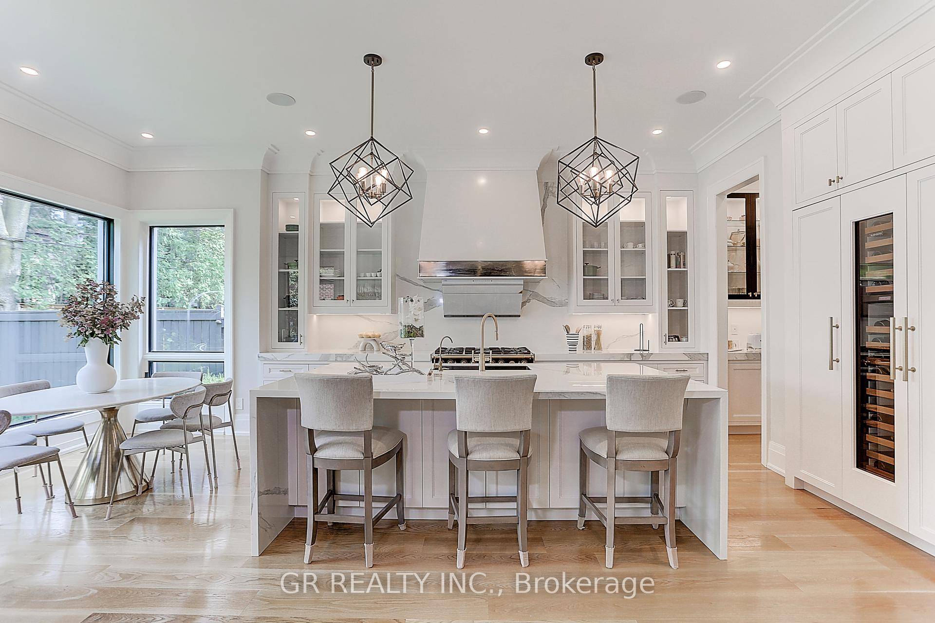 Toronto C03, ON M5P 1W5,20 Elderwood DR