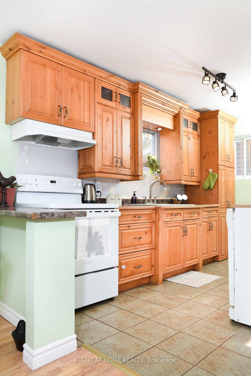 Sault Ste Marie, ON P6C 2G8,15 Bainbridge ST