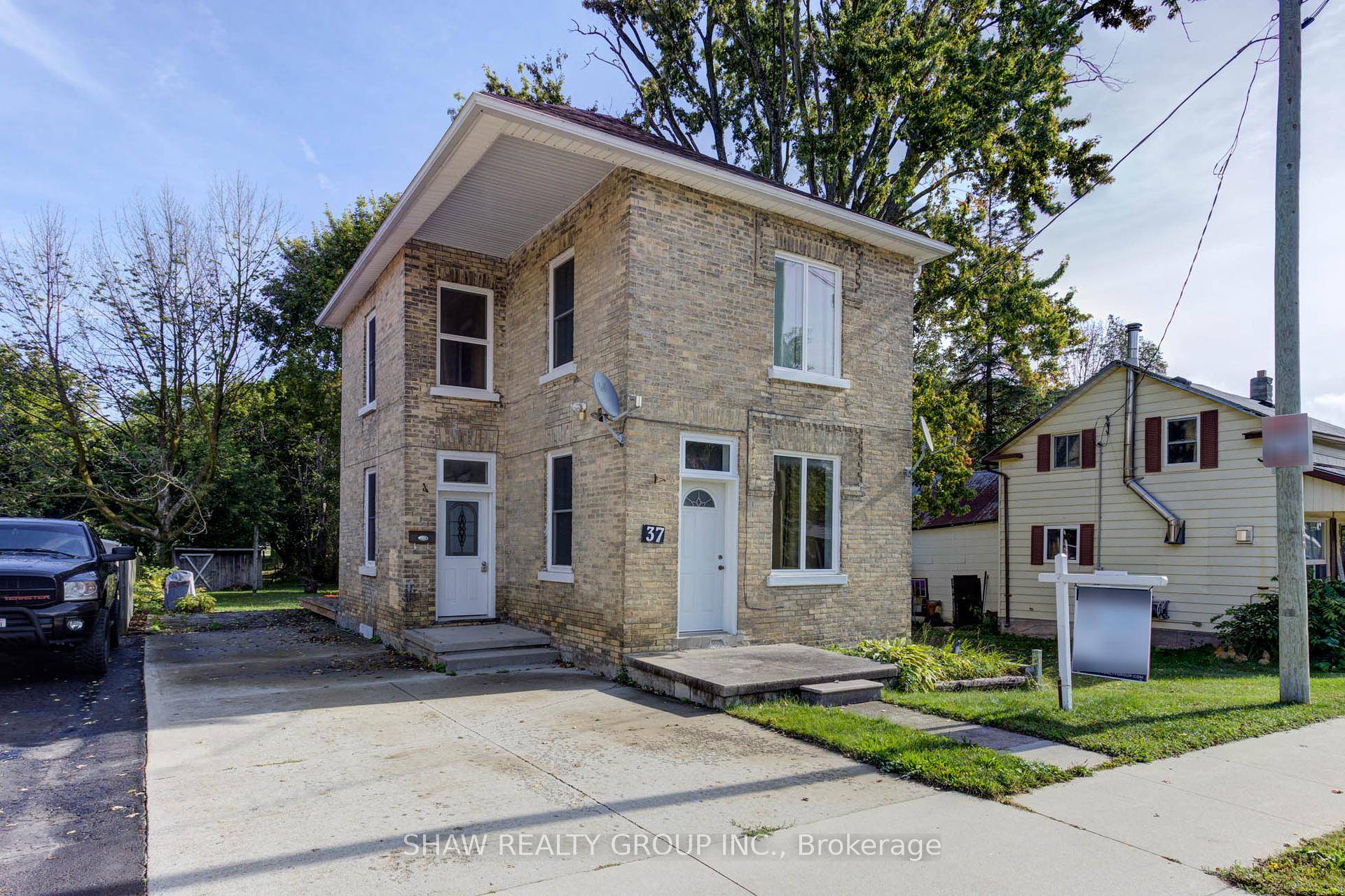 Minto, ON N0G 1M0,37 Elora ST S