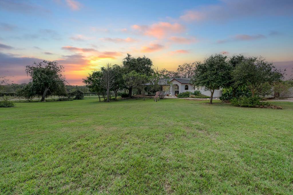 Fredericksburg, TX 78624,1526 -- Upper Liveoak Rd