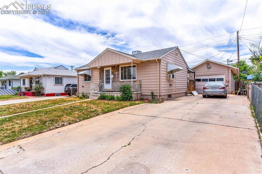 Pueblo, CO 81004,2420 Dahlia LN